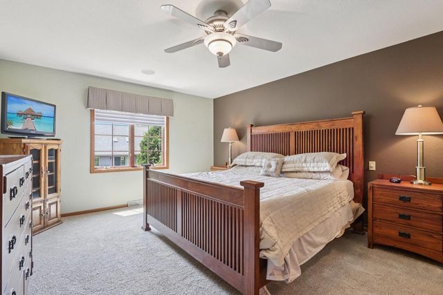 W203N16184 Pin Oak CIRCLE, Jackson, WI 53037