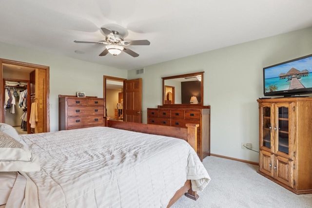 W203N16184 Pin Oak CIRCLE, Jackson, WI 53037