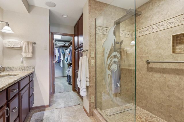 W203N16184 Pin Oak CIRCLE, Jackson, WI 53037