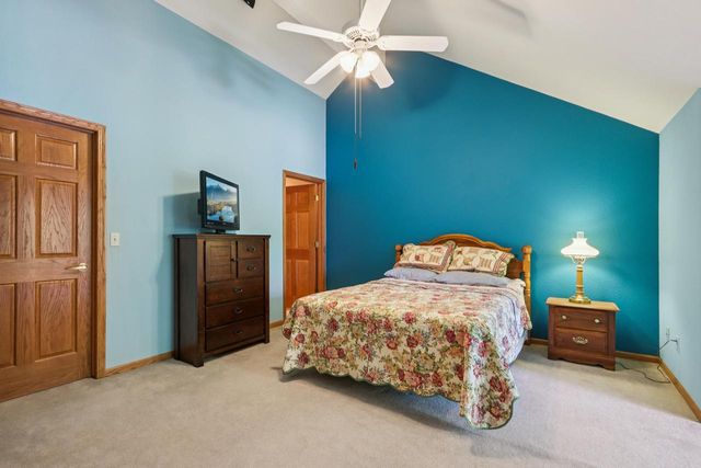 W203N16184 Pin Oak CIRCLE, Jackson, WI 53037