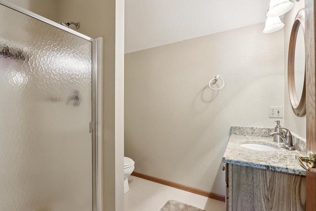 W203N16184 Pin Oak CIRCLE, Jackson, WI 53037