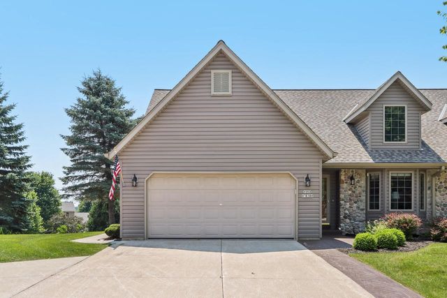 W203N16184 Pin Oak CIRCLE, Jackson, WI 53037