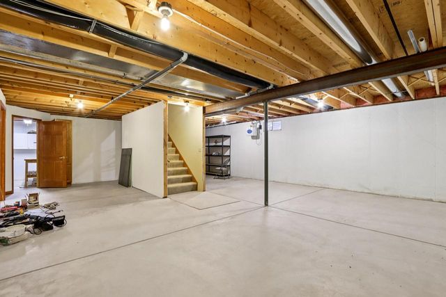 W203N16184 Pin Oak CIRCLE, Jackson, WI 53037