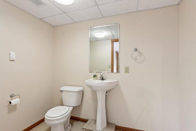 W203N16184 Pin Oak CIRCLE, Jackson, WI 53037