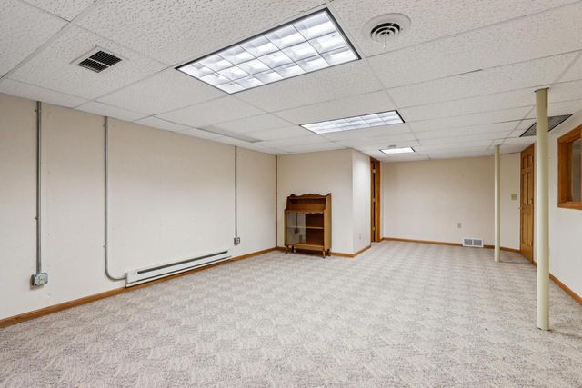 W203N16184 Pin Oak CIRCLE, Jackson, WI 53037