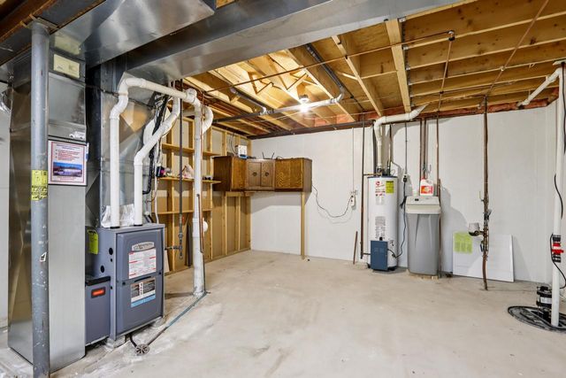 W203N16184 Pin Oak CIRCLE, Jackson, WI 53037