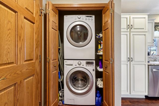 W203N16184 Pin Oak CIRCLE, Jackson, WI 53037