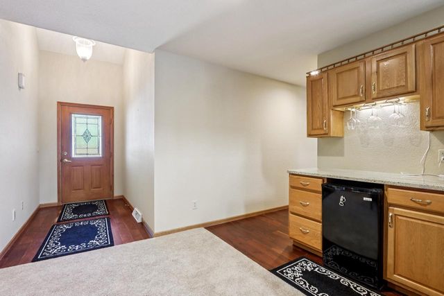 W203N16184 Pin Oak CIRCLE, Jackson, WI 53037