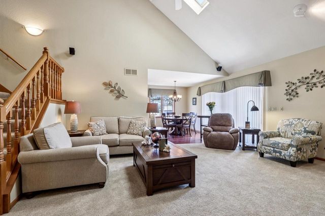 W203N16184 Pin Oak CIRCLE, Jackson, WI 53037