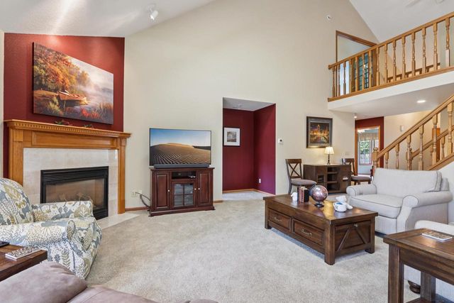 W203N16184 Pin Oak CIRCLE, Jackson, WI 53037