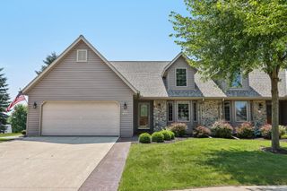 W203N16184 Pin Oak CIRCLE, Jackson, WI 53037