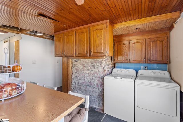 104 Montgomery Street, Campobello, SC 29322