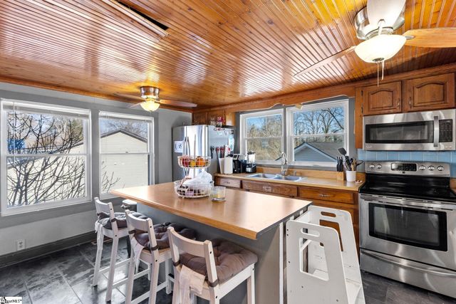 104 Montgomery Street, Campobello, SC 29322