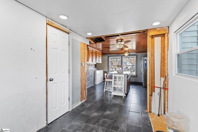 104 Montgomery Street, Campobello, SC 29322