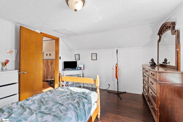 104 Montgomery Street, Campobello, SC 29322