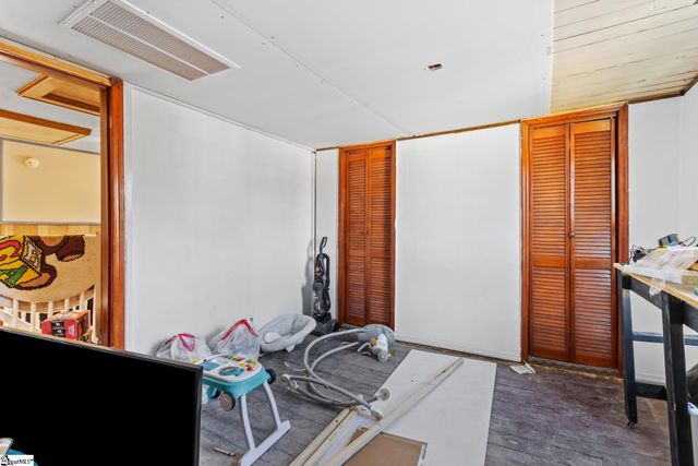 104 Montgomery Street, Campobello, SC 29322