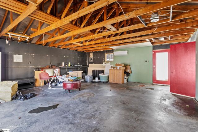 104 Montgomery Street, Campobello, SC 29322