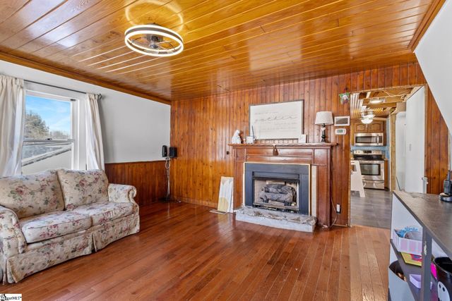 104 Montgomery Street, Campobello, SC 29322