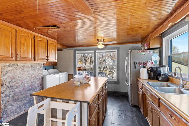 104 Montgomery Street, Campobello, SC 29322