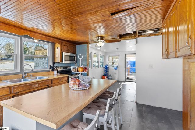 104 Montgomery Street, Campobello, SC 29322