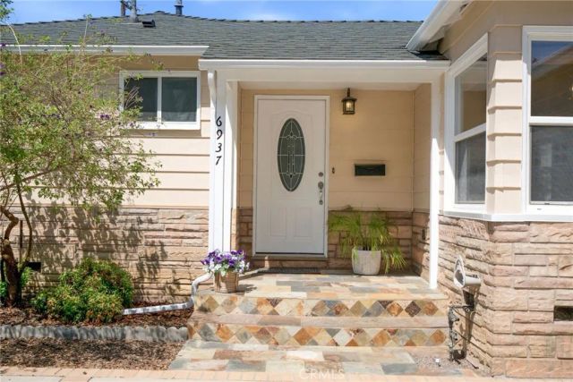 6937 Zelzah Avenue, Reseda, CA 91335