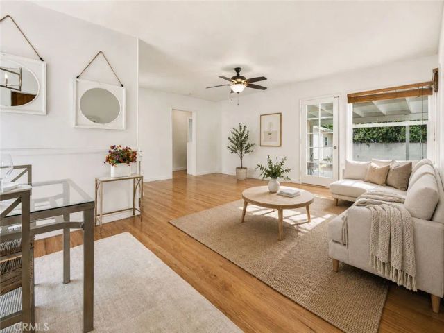 6937 Zelzah Avenue, Reseda, CA 91335