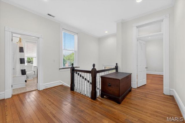 7324 Vine Avenue, St Louis, MO 63143