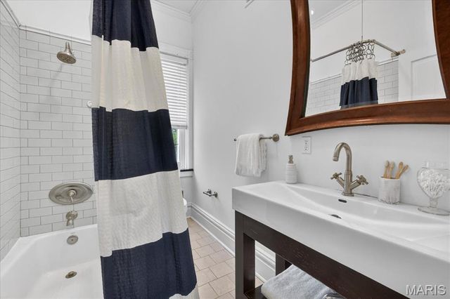 7324 Vine Avenue, St Louis, MO 63143