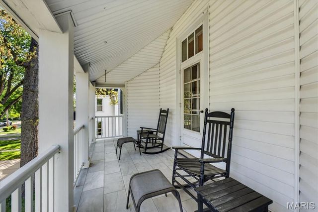7324 Vine Avenue, St Louis, MO 63143