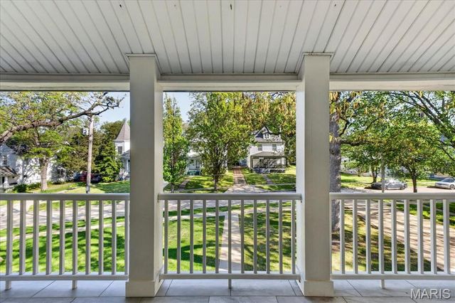 7324 Vine Avenue, St Louis, MO 63143