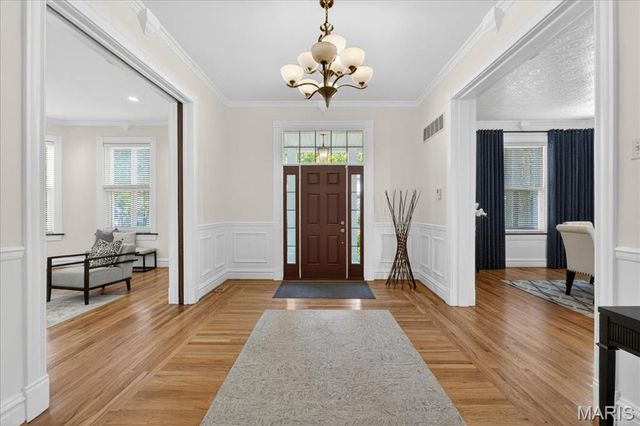 7324 Vine Avenue, St Louis, MO 63143