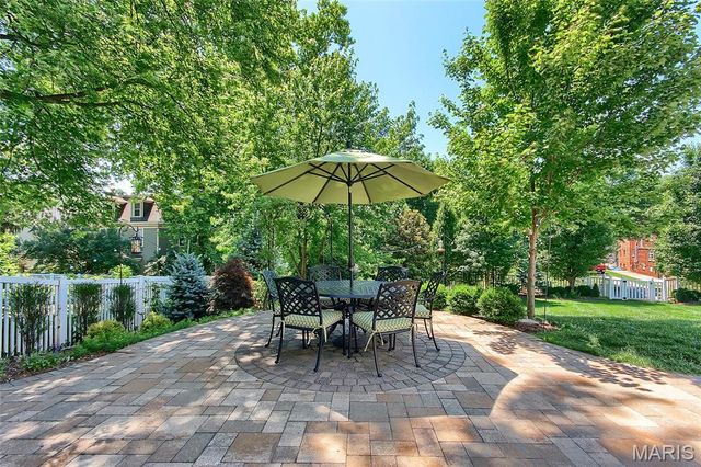 7324 Vine Avenue, St Louis, MO 63143