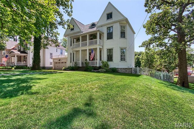 7324 Vine Avenue, St Louis, MO 63143