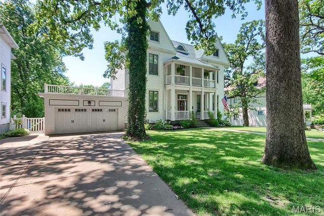 7324 Vine Avenue, St Louis, MO 63143
