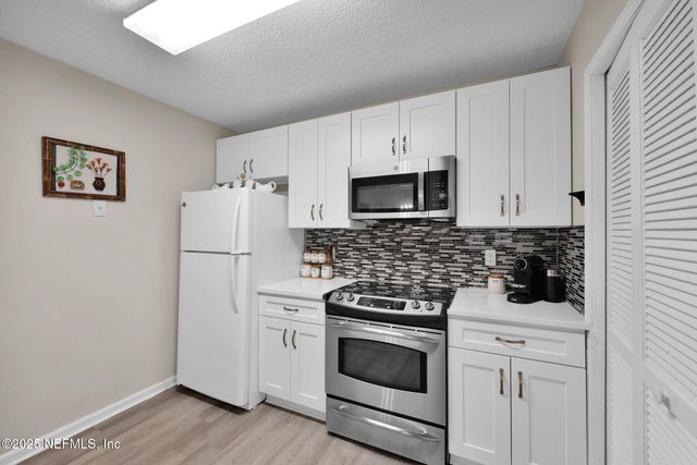 8300 PLAZA GATE Lane 1122, Jacksonville, FL 32217