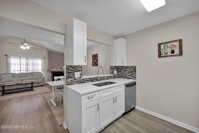 8300 PLAZA GATE Lane 1122, Jacksonville, FL 32217