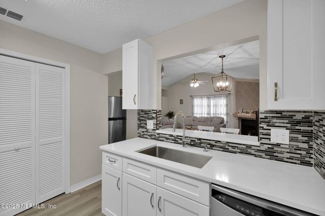 8300 PLAZA GATE Lane 1122, Jacksonville, FL 32217