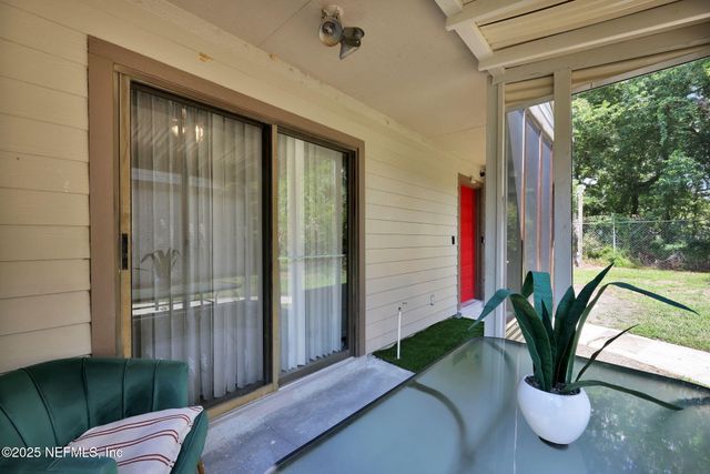 8300 PLAZA GATE Lane 1122, Jacksonville, FL 32217