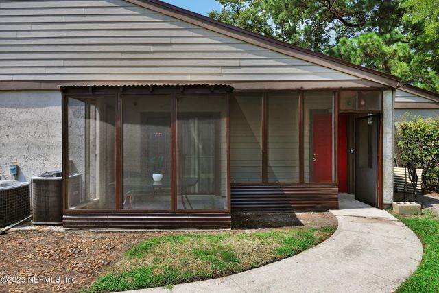 8300 PLAZA GATE Lane 1122, Jacksonville, FL 32217