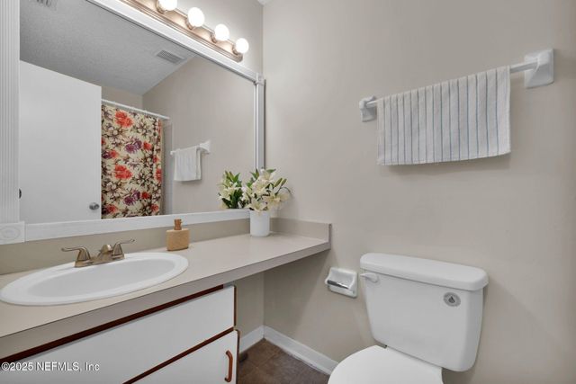 8300 PLAZA GATE Lane 1122, Jacksonville, FL 32217