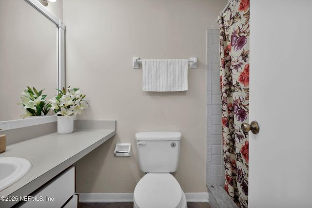 8300 PLAZA GATE Lane 1122, Jacksonville, FL 32217