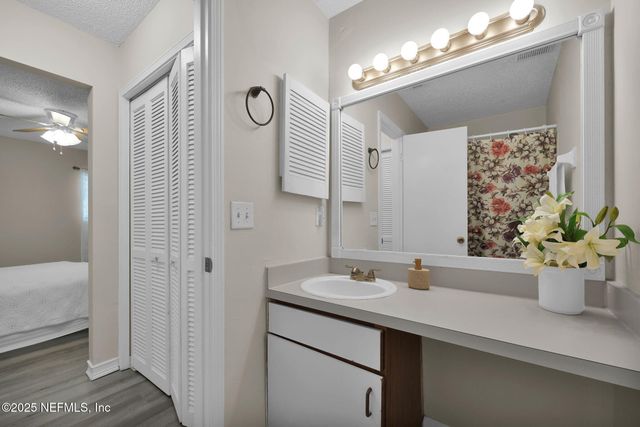 8300 PLAZA GATE Lane 1122, Jacksonville, FL 32217