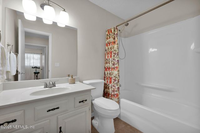 8300 PLAZA GATE Lane 1122, Jacksonville, FL 32217