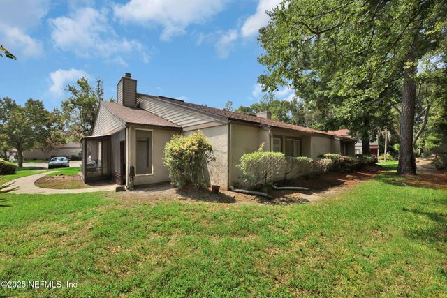 8300 PLAZA GATE Lane 1122, Jacksonville, FL 32217