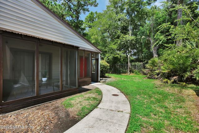 8300 PLAZA GATE Lane 1122, Jacksonville, FL 32217