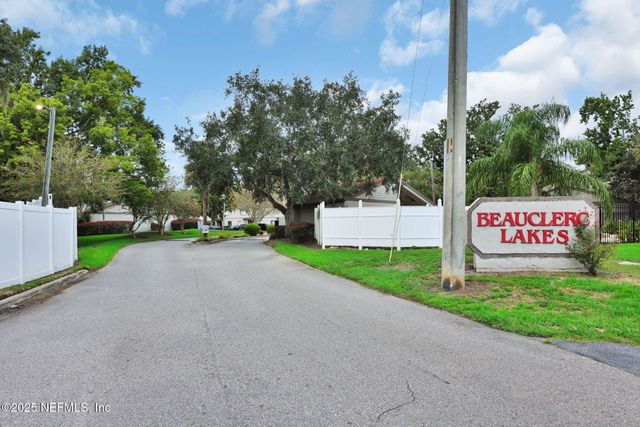 8300 PLAZA GATE Lane 1122, Jacksonville, FL 32217