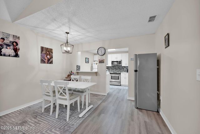 8300 PLAZA GATE Lane 1122, Jacksonville, FL 32217