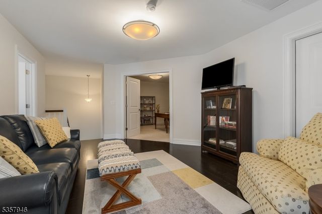 103 Echo Ridge Way, Mountainside Boro, NJ 07092