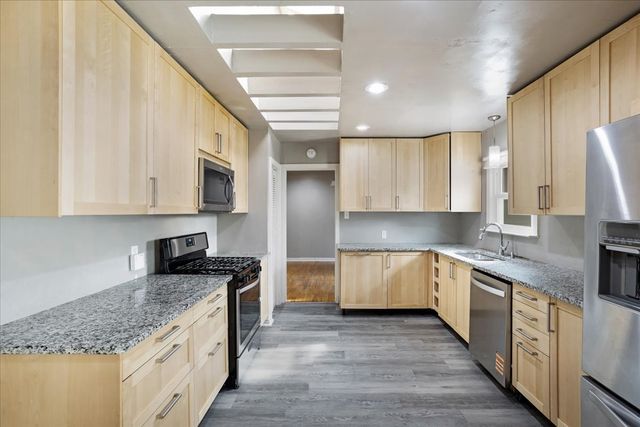 1528 W Day Street, Denison, TX 75020