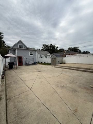 9959 S Escanaba Avenue, Chicago, IL 60617